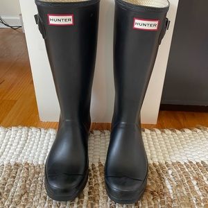 Hunter Matte Black Tall Rain boot size 9